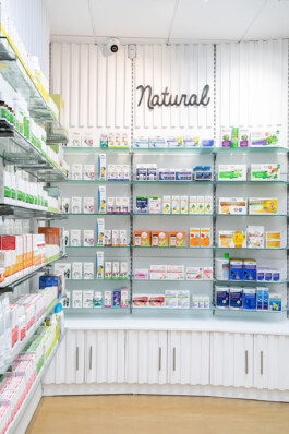 Esquina productos naturales Farmacia Batoy (Alcoy) 