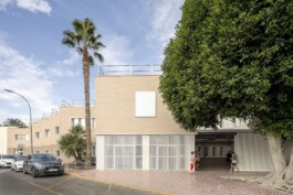 Personas en el Centro de Salud de Callosa del Segura 