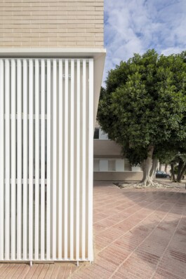 Detalle de la fachada del Centro de Salud de Callosa del Segura 