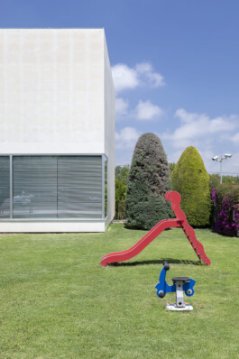 Detalle parque infantil fachada Instituto Bernabeu (Alicante) 
