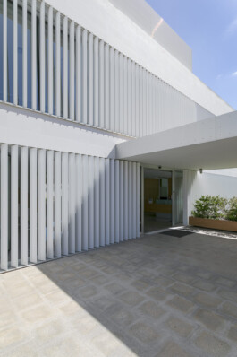 Acceso Instituto Bernabeu (Alicante) 
