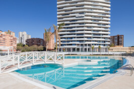 Piscina urbanización piso Piloto Benidorm (Alicante) 