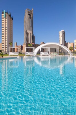 Piscina exterior piso Piloto Benidorm (Alicante) 