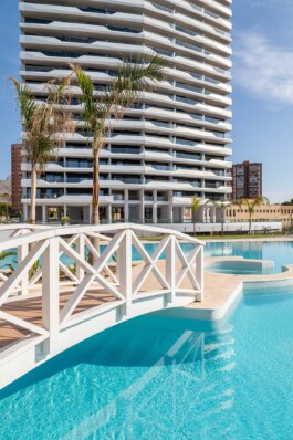 Detalle piscina piso Piloto Benidorm (Alicante) 