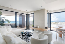 General salón con ventanas piso Piloto Benidorm (Alicante) 